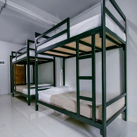 Oyo 421 Guyasuka Hostel & Cafe Bangkok Ngoại thất bức ảnh