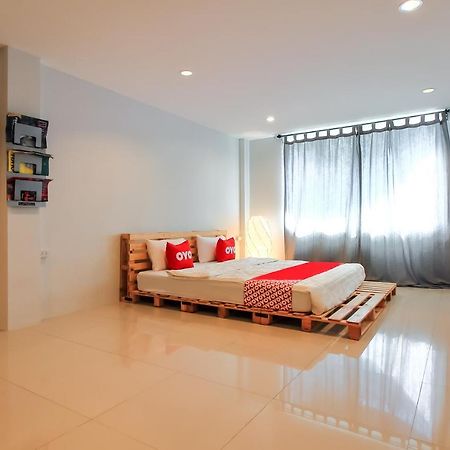 Oyo 421 Guyasuka Hostel & Cafe Bangkok Ngoại thất bức ảnh