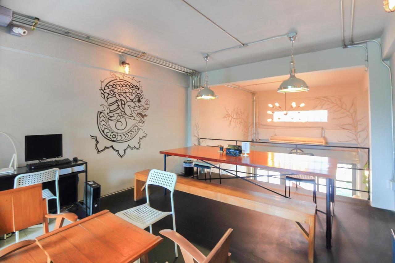 Oyo 421 Guyasuka Hostel & Cafe Bangkok Ngoại thất bức ảnh