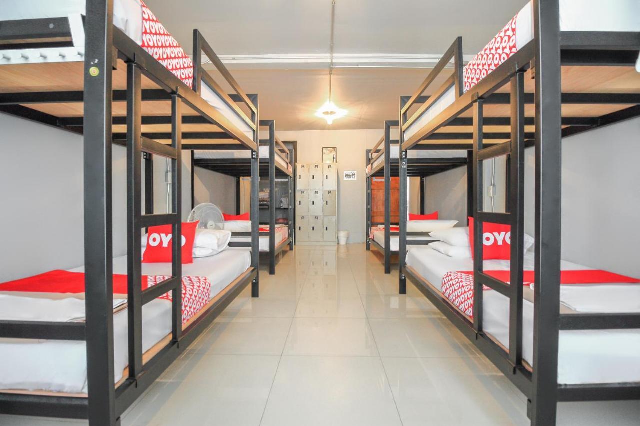 Oyo 421 Guyasuka Hostel & Cafe Bangkok Ngoại thất bức ảnh