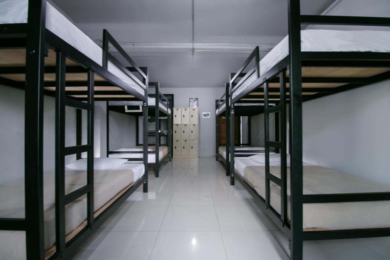 Oyo 421 Guyasuka Hostel & Cafe Bangkok Ngoại thất bức ảnh