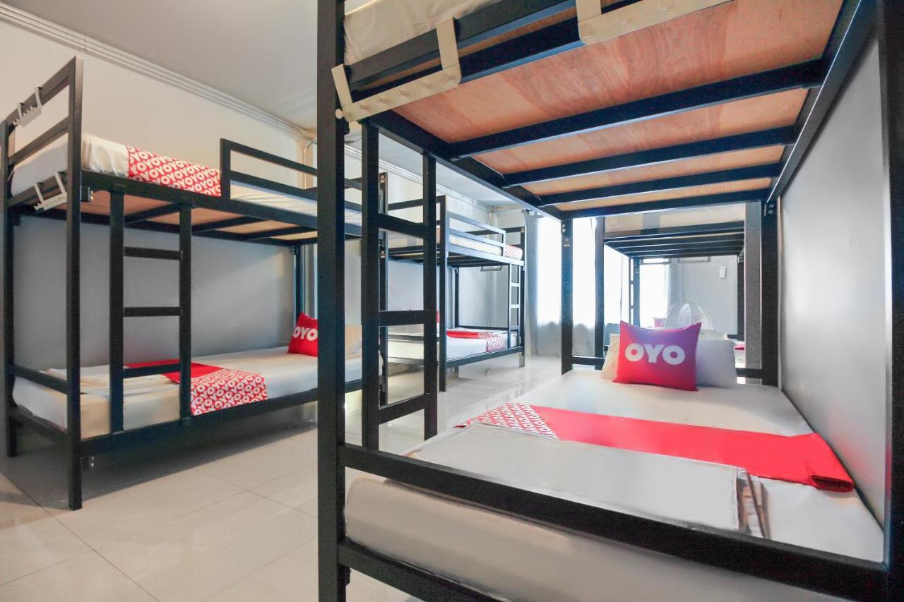 Oyo 421 Guyasuka Hostel & Cafe Bangkok Ngoại thất bức ảnh