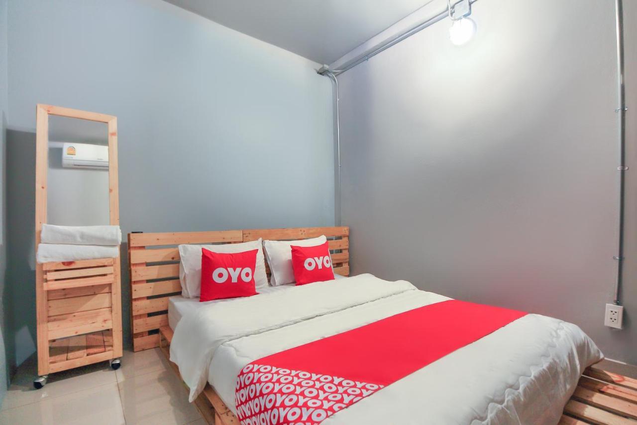 Oyo 421 Guyasuka Hostel & Cafe Bangkok Ngoại thất bức ảnh
